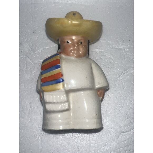 Vintage Ceramic Salt And Pepper Shakers Hispanic Mexican Couple, Made in Japan - Picture 2 of 9